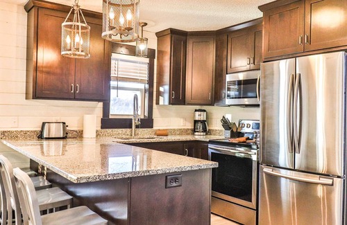 Lake Shore Cabin | Lost Lake Lodge