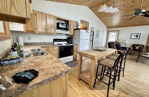 Wetmore Cottage | Lost on the Lake-Cozy Cottage with a Lakeview