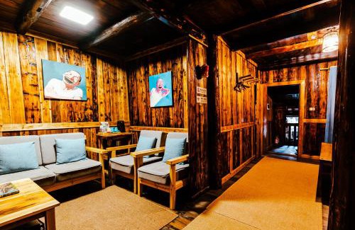 Sanjiang Dong Autonomous County House | Lost World Sanjiang Guest house