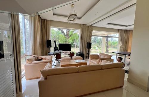 Ap Long Ðai Villa | Lotus Riverside Retreat - cách Vinwonder 1km