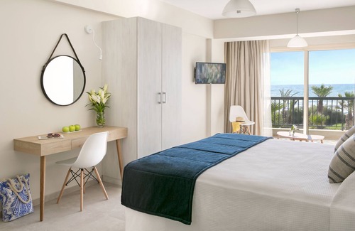 Chlorakas Hotel | Louis Paphos Breeze