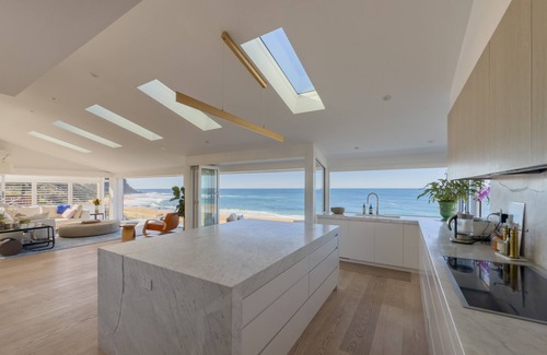 Forresters Beach House | Loulou Beach House – 5 BR incl. Studio