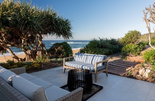 Forresters Beach Apartment | Loulou Beach Studio – Couple Retreat