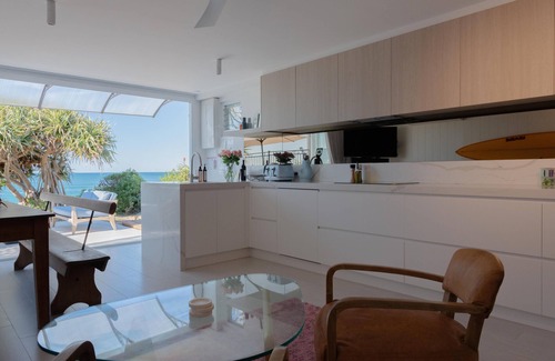 Forresters Beach Apartment | Loulou Beach Studio – Couple Retreat