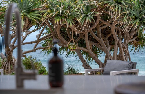 Forresters Beach Apartment | Loulou Beach Studio – Couple Retreat