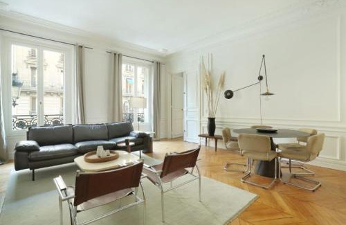 Palais-Royal Apartment | Louvre Apartment