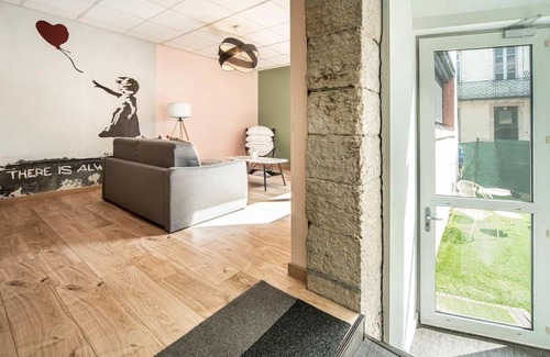 Faubourg Sud Apartment | LOVE BALLON Élégant Cabinet d'architecte reconfiguré tout en douceur climatisé avec terrasse proche Centre Ville Gare Cité Gastronomique