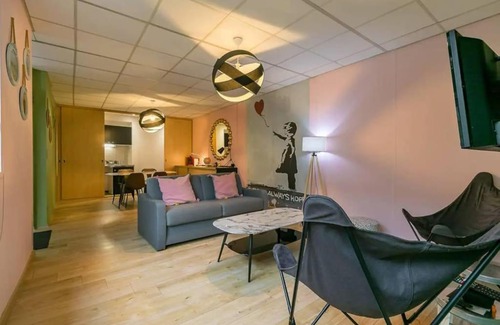 Faubourg Sud Apartment | LOVE BALLON Élégant Cabinet d'architecte reconfiguré tout en douceur climatisé avec terrasse proche Centre Ville Gare Cité Gastronomique