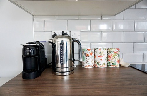 Lincoln House | LOVE LANE VILLA, pet friendly, with hot tub in Lincoln