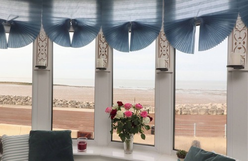 Morecambe Cottage | LOVE NEST, pet friendly, country holiday cottage in Heysham