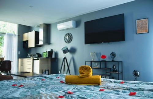 Saint-Bauzille-de-la-Sylve Apartment | Love Room - La Parenthèse