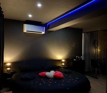 Limoux Apartment | Love Room L'instanté - "Suite L'intense"