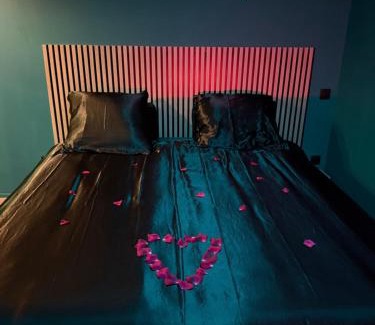 Warluis Apartment | Love room, Le 827