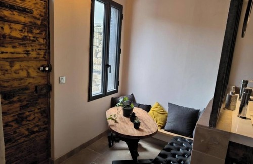 Carpentras Bed & Breakfast | Love room with indoor Jacuzzi and private pool in the middle of the woods