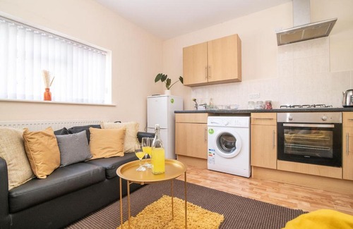 Brierley Hill Apartment | Lovely 1 bed apart.Contractors.NearRussellHillHosp
