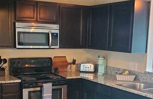 Fall Creek Place Apartment | Lovely 1-Bedroom apartment w/ free parking garage