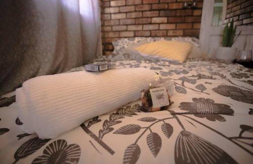 Klerksdorp Apartment | Lovely 1-bedroom Garden Cottage