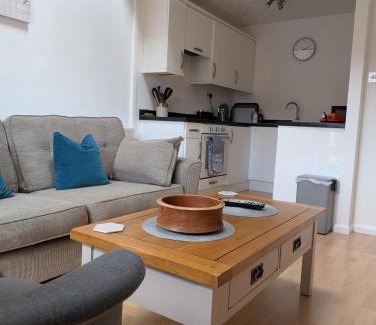 Newborough Apartment | Lovely 1 Bedroom House with Private Garden and Parking
