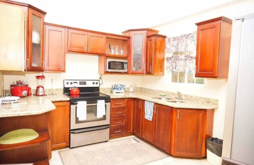 New Kingston Apartment | lovely 1 Bedroom In New Kingston: Kensington Crescent
