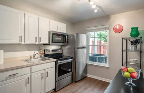 Leesburg Apartment | Lovely 1-bedroom rental unit with free parking