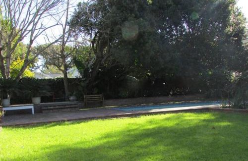 Welgemoed Apartment | Lovely 1-bedroom rental with a pool