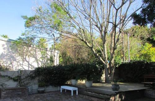 Welgemoed Apartment | Lovely 1-bedroom rental with a pool