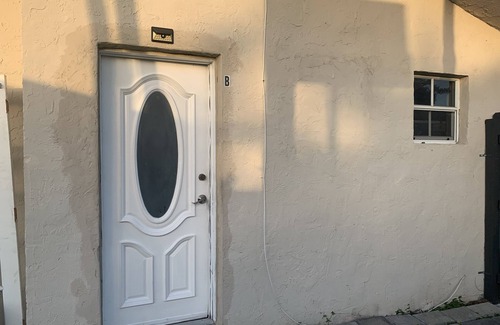 Ludlam Apartment | Lovely 1-bedroom Studio with hot tub