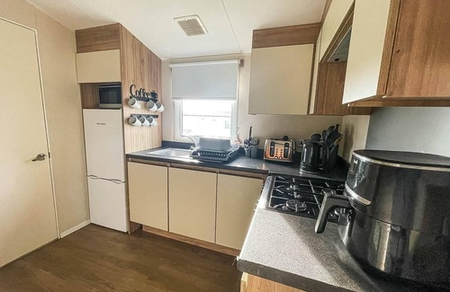 Winestead House | Lovely 10 berth caravan with decking in Yorkshire, ref 71023G