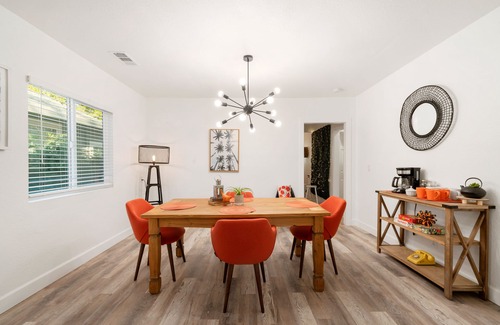 Southeastern Sacramento House | Lovely 2 bdrm/1bth close to Downtown Sacramento!