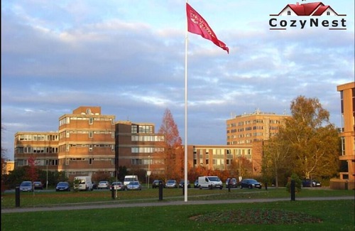 Reading City Centre Apartment | Lovely 2 Bed 2 Bath Flat & Parking by CozyNest