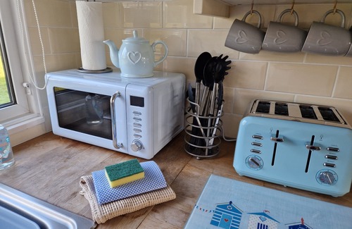 Dartmouth Ski Chalet | Lovely 2 bedroom chalet sleeps 4 in Dartmouth WIFI +Electric inc Pet friendly.