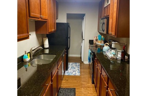 Sandy Springs Condo | Lovely 2 bedroom condo sleeps 6