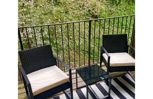 Sandy Springs Condo | Lovely 2 bedroom condo sleeps 6