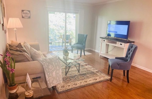 Sandy Springs Condo | Lovely 2 bedroom condo sleeps 6