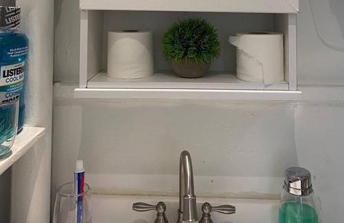 Orange Lake House | Lovely 2 Bedroom Cottage Just Off Orange Lake!