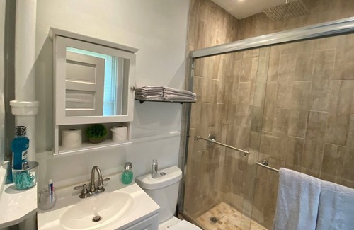 Orange Lake House | Lovely 2 Bedroom Cottage Just Off Orange Lake!