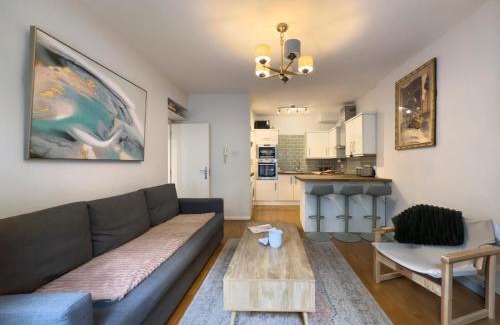 Addison Apartment | Lovely 2 bedroom Garden Flat apartment in West Kensington