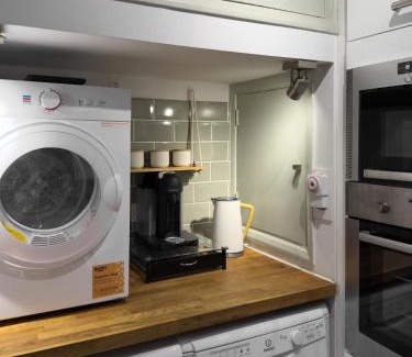 Addison Apartment | Lovely 2 bedroom Garden Flat apartment in West Kensington