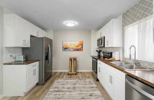 Norwood House | Lovely 2-bedroom mid-century house with AC in Birmingham