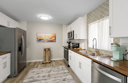 Norwood House | Lovely 2-bedroom mid-century house with AC in Birmingham