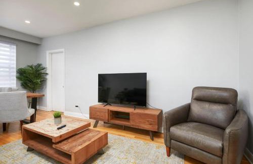 Cote-Des-Neiges—Notre-Dame-De-Grace Apartment | Lovely 2BR on Walkley