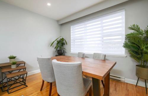 Cote-Des-Neiges—Notre-Dame-De-Grace Apartment | Lovely 2BR on Walkley