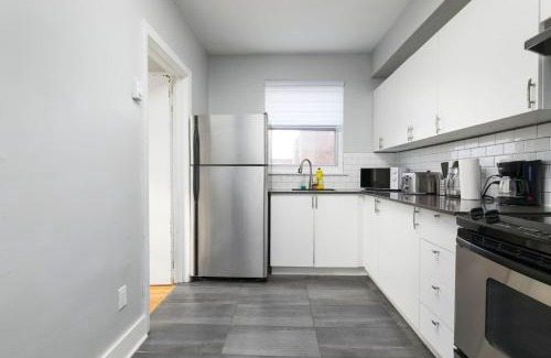 Cote-Des-Neiges—Notre-Dame-De-Grace Apartment | Lovely 2BR on Walkley