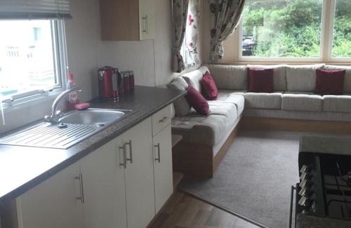 New Forest District Resort | Lovely 3 Bed Caravan, Milford on Sea