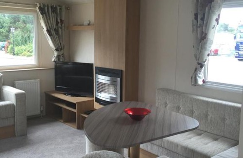 New Forest District Resort | Lovely 3 Bed Caravan, Milford on Sea