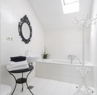 Velika Gorica Apartment | Lovely 3-bedroom Skyline Apartment