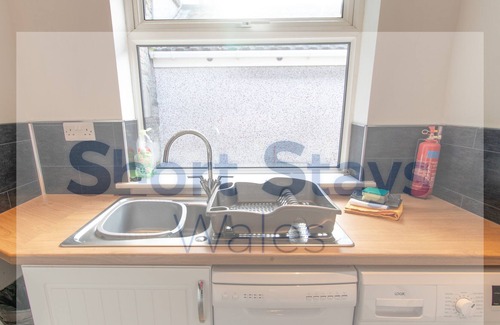 Cwmcarn House | Lovely 3 BR Home Sleeps 7 in the Cross Keys!