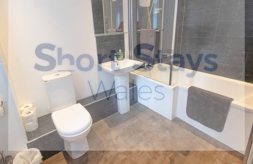 Cwmcarn House | Lovely 3 BR Home Sleeps 7 in the Cross Keys!