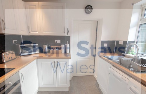 Cwmcarn House | Lovely 3 BR Home Sleeps 7 in the Cross Keys!