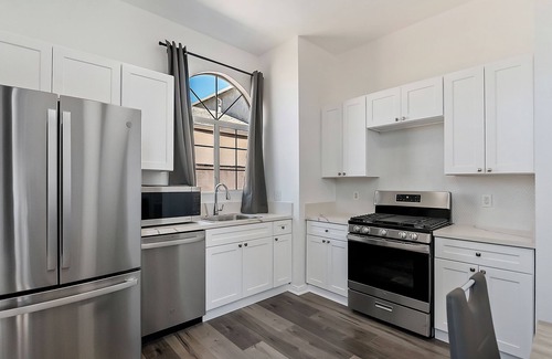 NoHo Arts District Apartment | Lovely 3bed 2bath apartment near Universal studio & Hollywood in Los Angeles